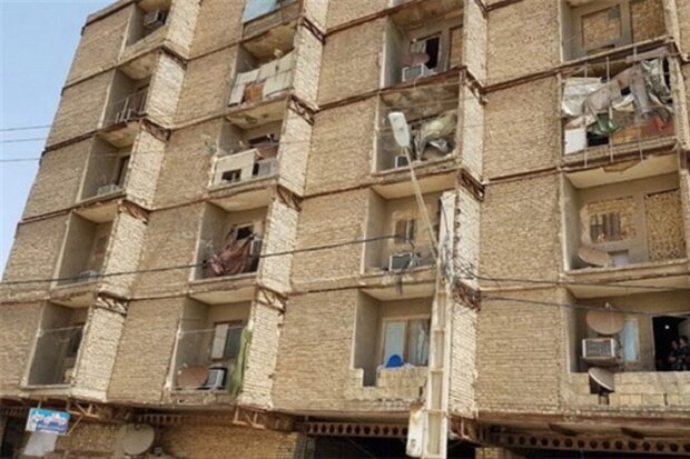 ساختمان ۷ طبقه حیدر آباد در معرض ریزش؛ دستور تخلیه صادر شد