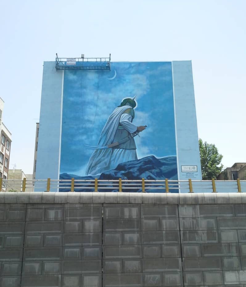 آثار حسن روح‌الامین بر دیوارهای بزرگراه امام علی نقاشی می‌شود