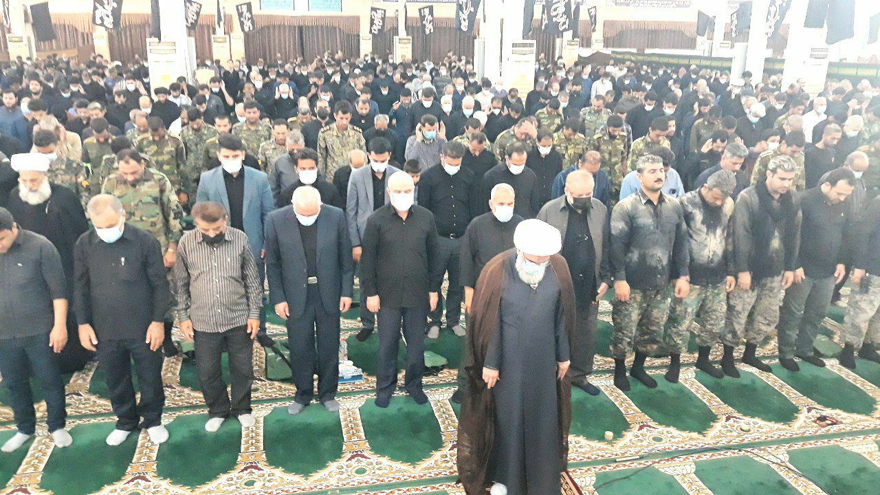 اقامه نماز ظهر عاشورا در بوشهر