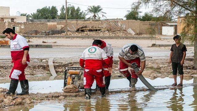 امدادرسانی هلال احمر خوزستان به  متاثرین از سیلاب