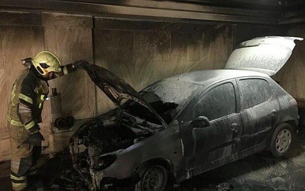 مهار آتش سوزی ۵ دستگاه خودرو در یزد