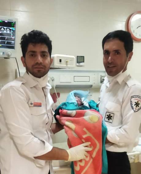 تولد نوزاد عجول اصفهانی در آمبولانس