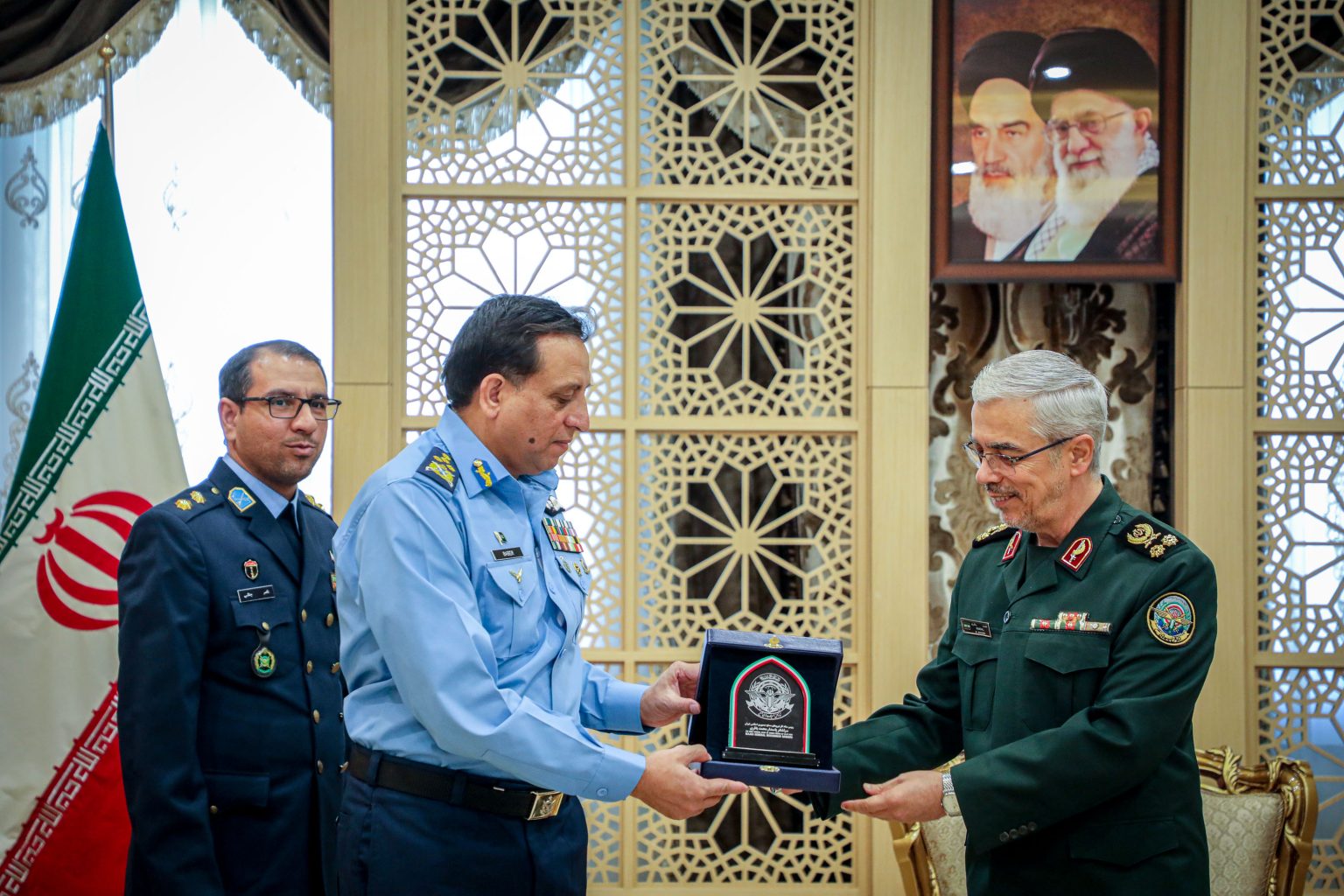  دیدار فرمانده نیروی‌هوایی پاکستان با رئیس ستاد کل نیرو‌های مسلح
