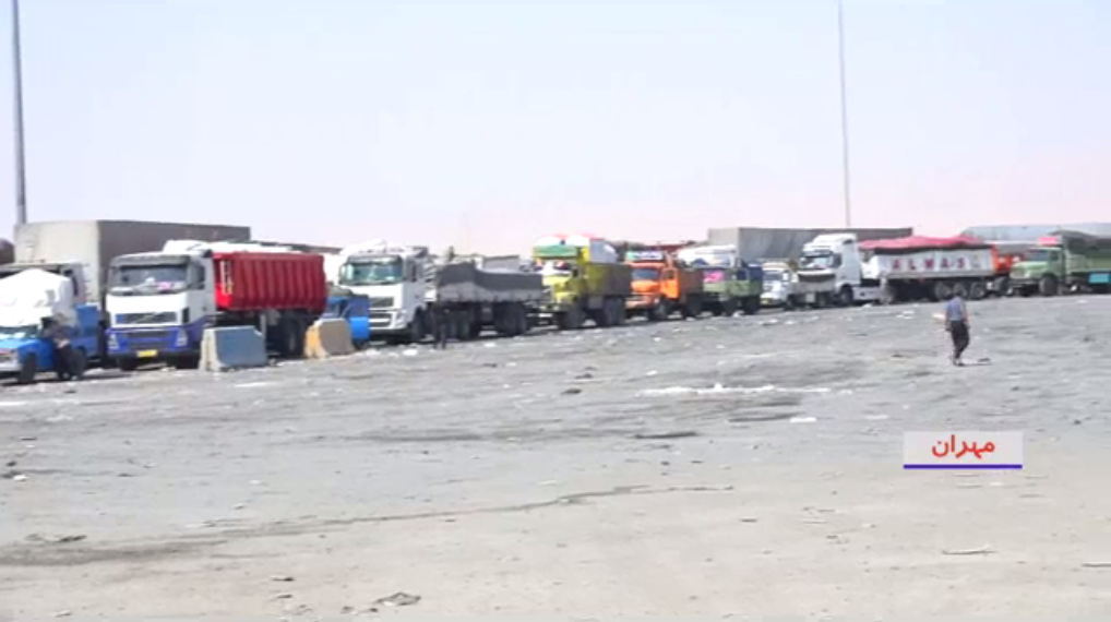 صف چند کیلومتری کامیون های حامل اقلام خوراکی موکب داران در مرز مهران