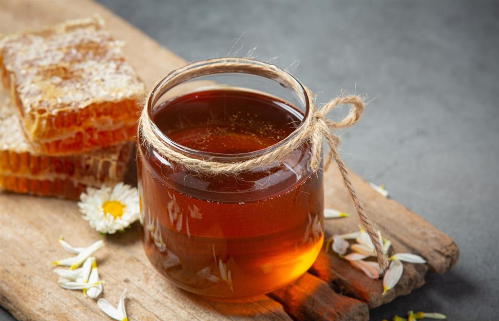 ویژگی‌های عسل طبیعی و سالم