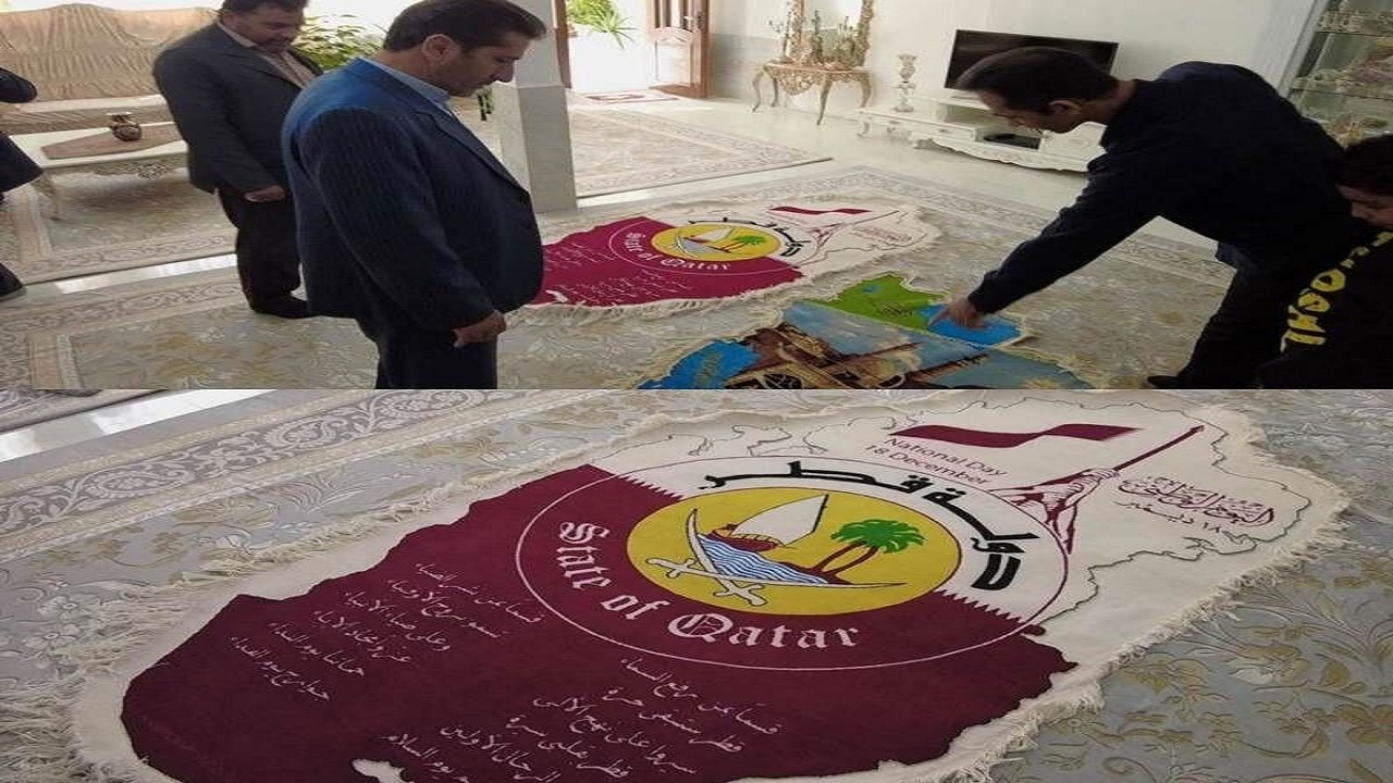 بافت یک تخته فرش نفیس دستبافت توسط هنرمند خوش ذوق سرعینی به مناسبت مسابقات جام جهانی فوتبال