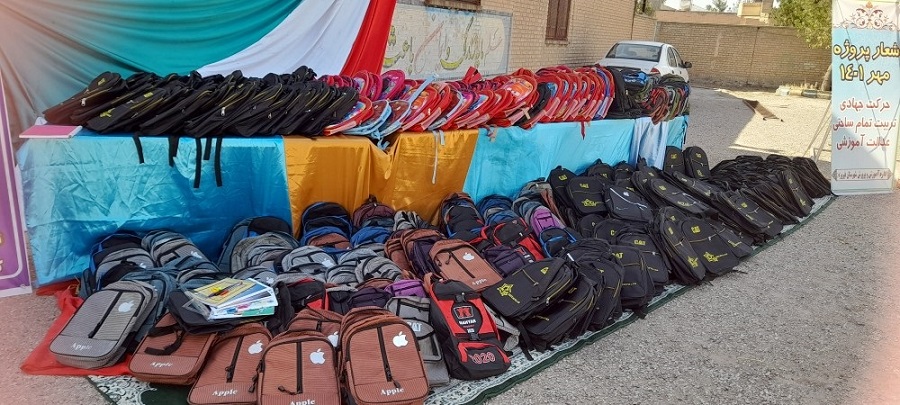 اهدای ۱۵۰۰ بسته کمک آموزشی به دانش آموزان کم برخوردار فیروزه‌ای