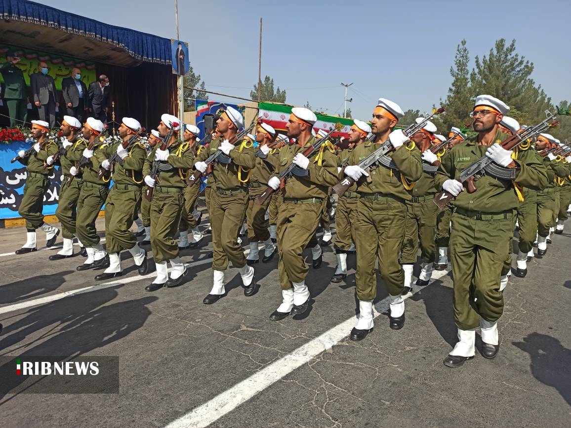 رژه مشترک نیروهای مسلح کرمان در هفته دفاع مقدس