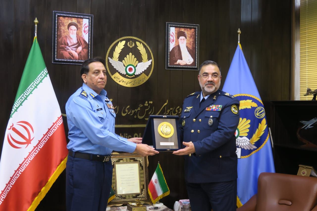 دیدار فرمانده نیروی هوایی پاکستان با همتای ایرانی اش 