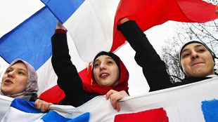تلاش دختران محجبه فرانسوی برای آزادی پوشش در مدارس