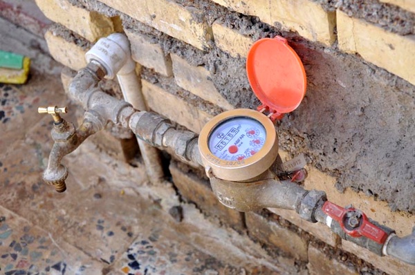 تعویض و نصب بیش از ۴۰۰ کنتور آب در بندر امام خمینی