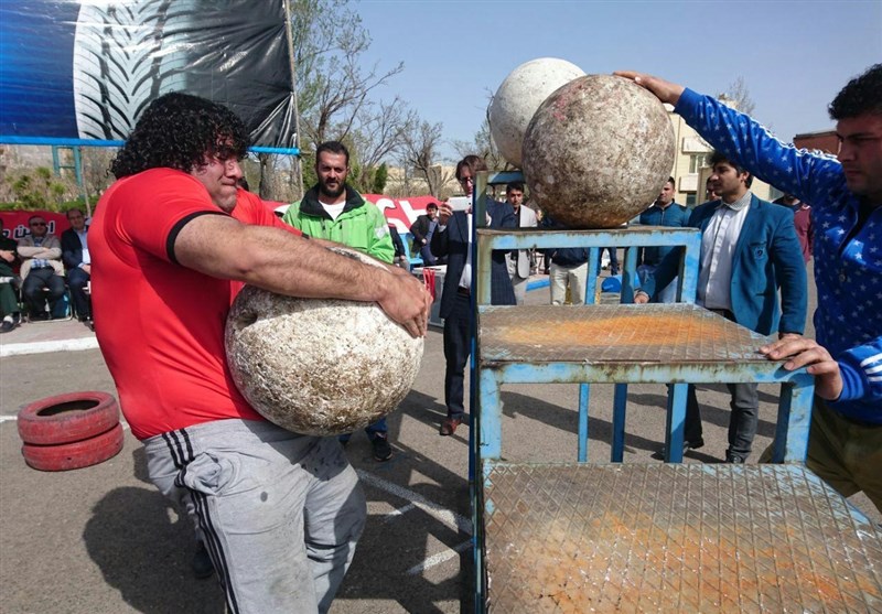 عرضه اندام کارگران کشور در بافق