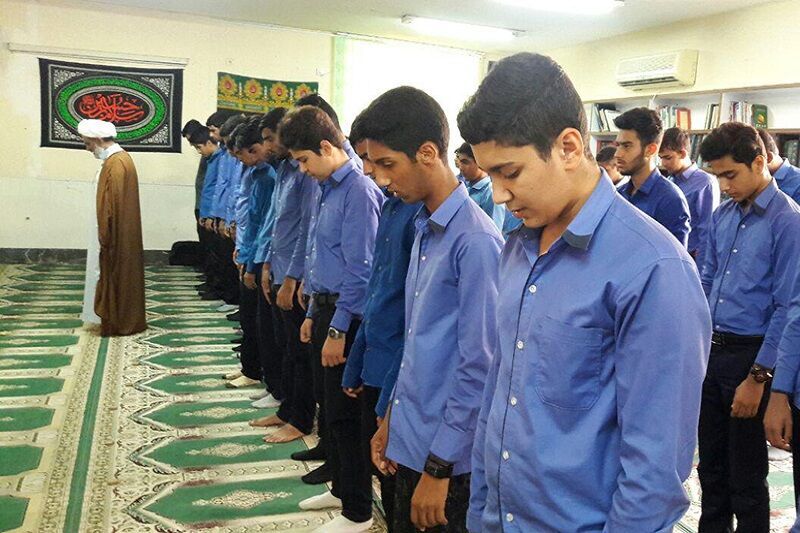برپایی نماز جماعت با حضور ۶۰۰ روحانی در مساجد یزد