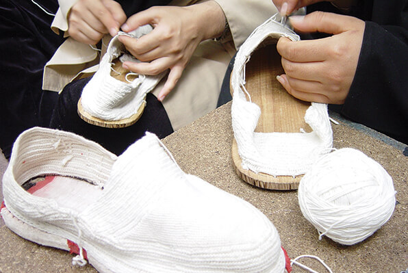 آموزش حدود ۲۰۰ نفر از علاقه‌مندان به رشته‌های صنایع دستی در استان کرمانشاه