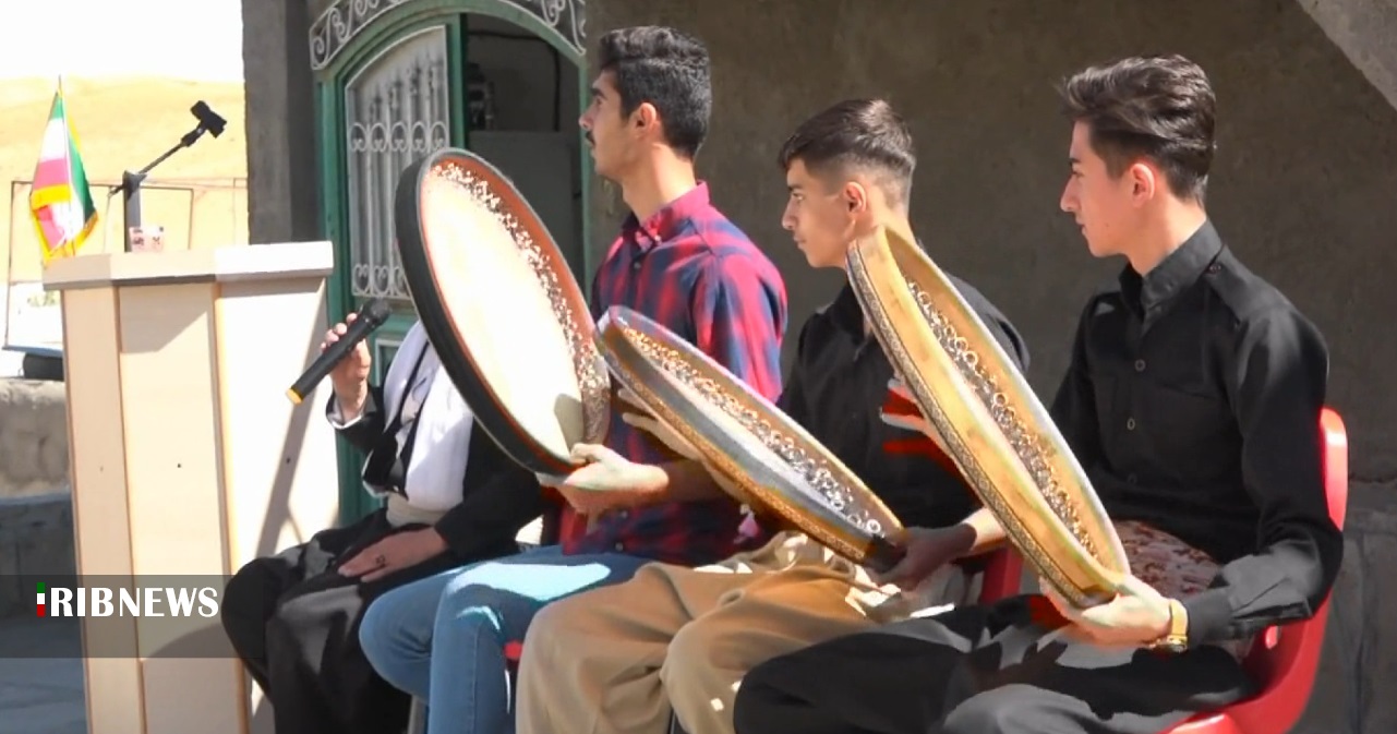 برپایی آیین دف نوازی و مواودی خوانی در کردستان