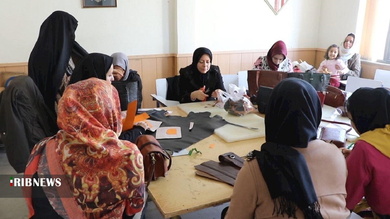 آموزش بیش از ۷۰۰ کارآموز صنایع دستی