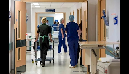 کناره گیری کارکنان نظام بهداشت و درمان انگلیس به علت کمبود دستمزد‌ها