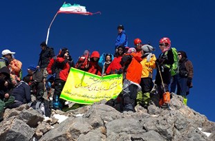 صعود مشترک کوهنوردان خوانسار و نجف آباد به قله کوه سیل