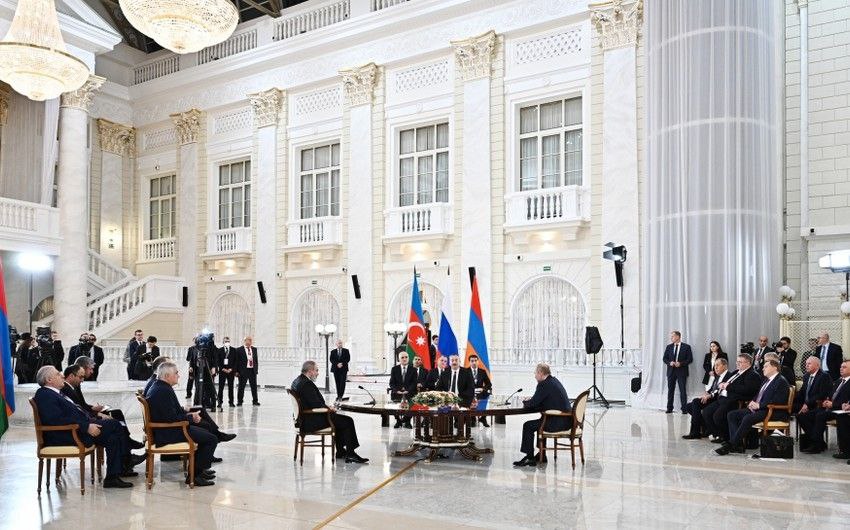 نشست سه جانبه سران جمهوری آذربایجان، روسیه و ارمنستان در روسیه