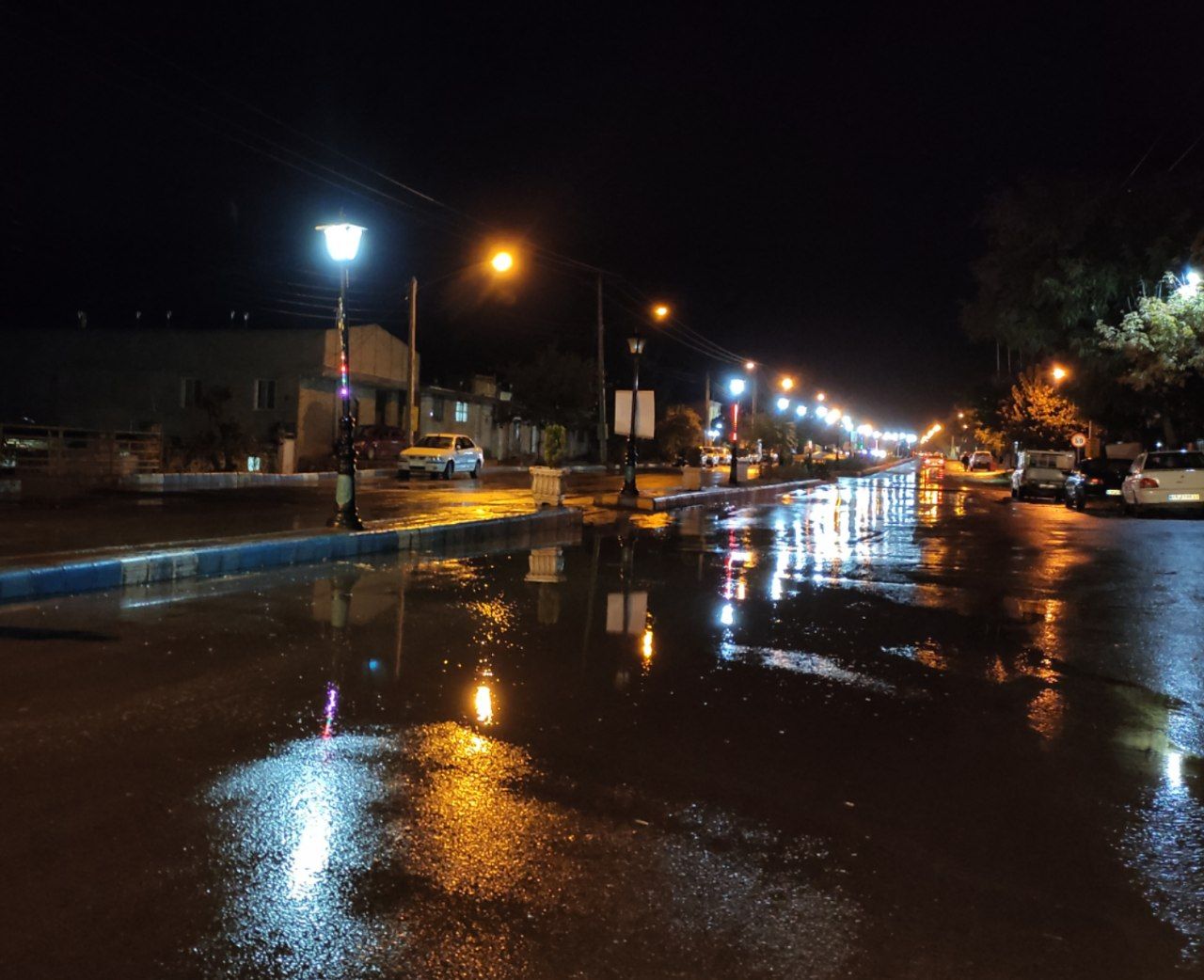 بارش باران و وقوع سیلاب، عامل قطعی آب در دو روستای کلات