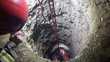 ریزش تونل چاه فاضلاب در کرمان/رهاسازی و کشف یکی از حادثه دیدگان