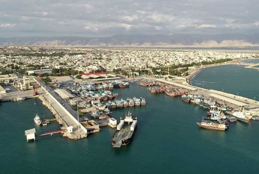بارگیری بیش از ۵۰۰ خودرو از دیر به قطر