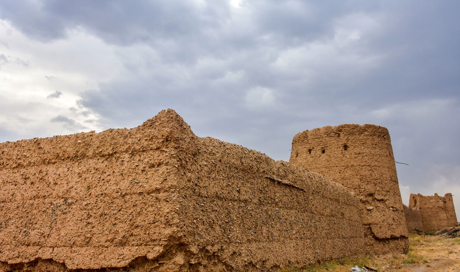 ظرفیت مغفول قلعه ۲۰۰ساله ازناوله ملایر برای تبدیل به هتل سنتی