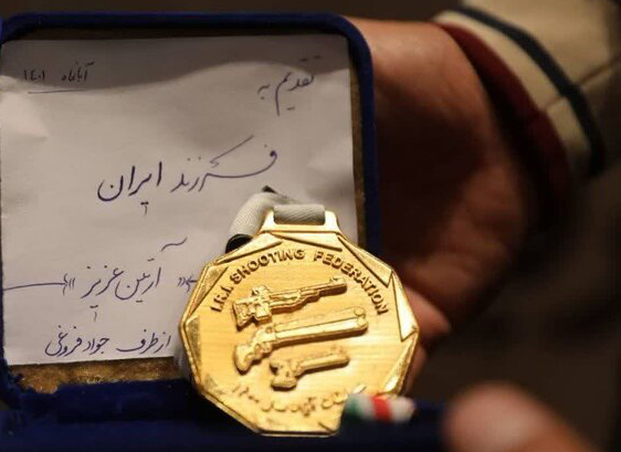 قهرمان المپیک مدال خود را به آرتین اهدا کرد