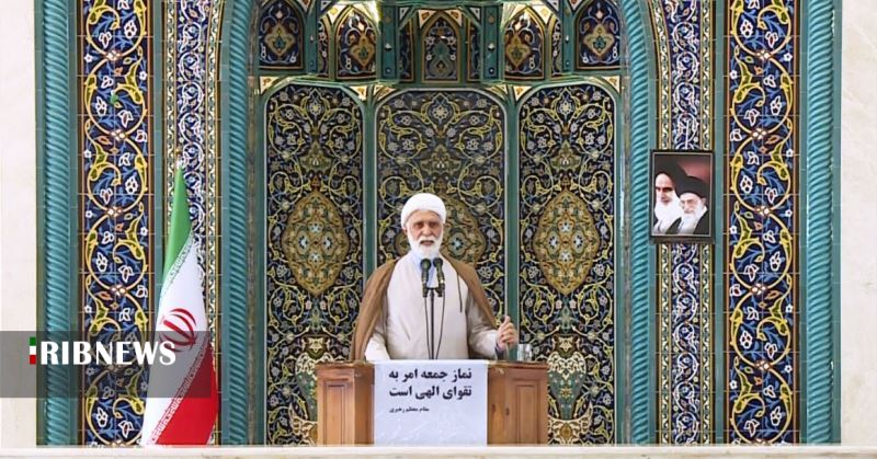 مقاومت و ايستادگي ملت ايران در مقابل آمريکا مهمترين پيام سيزدهم آبان