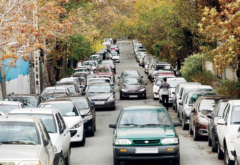 کمبود پارکینگ دلیل توقف دوبل خودروها و ترافیک در اهواز