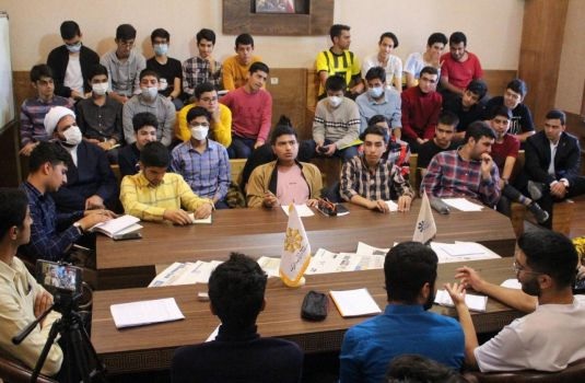 برگزاری مناظره دانش‌آموزی در دبیرستان استعداد‌های درخشان اصفهان