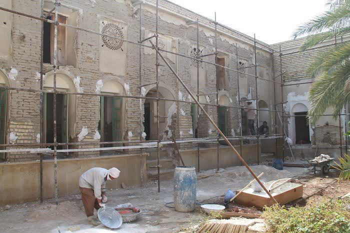 خانه تاریخی محمودی لار در دست مرمتگران