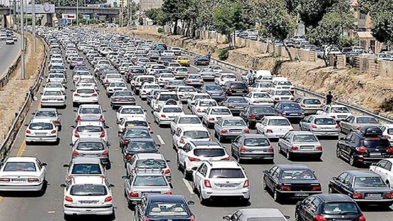ترافیک در آزادراه کرج - تهران نیمه سنگین است