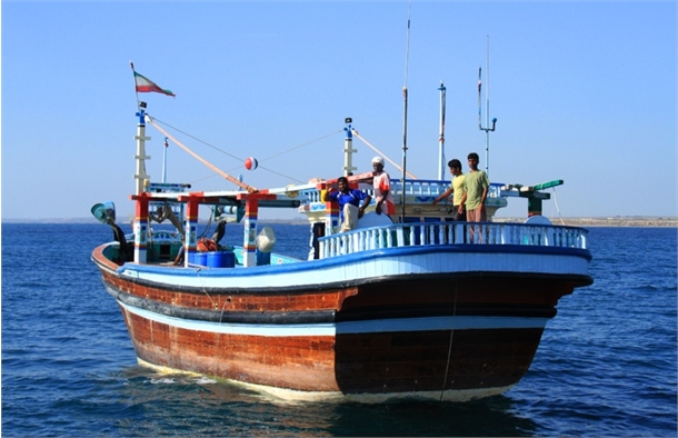 فرایند تخلیه شناور‌های سنتی در بندر گناوه شتاب می‌گیرد ​