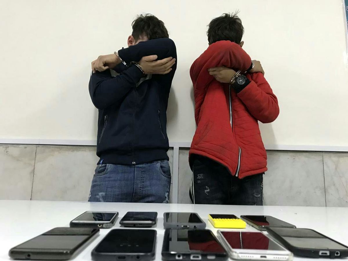دستگیری دو موبایل قاپ و کشف 10 فقره سرقت گروه