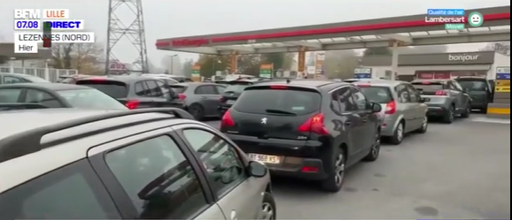 هجوم مردم فرانسه به پمپ بنزین‌ها قبل از کاهش یارانه سوخت