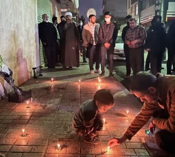 تجمع مشهدی ها علیه جنایت آشوبگران در محل شهادت ۲ بسیجی حافظ امنیت