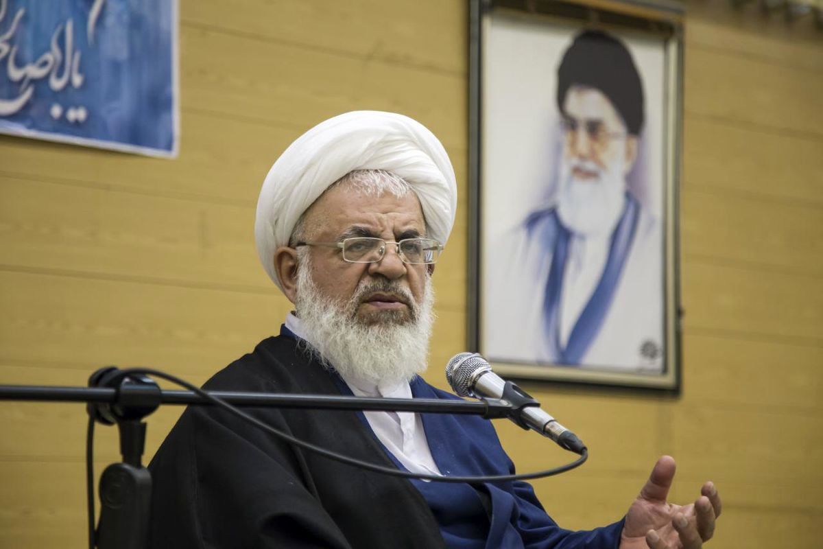 افکار ایرانی - اسلامی باید در جامعه تقویت شود