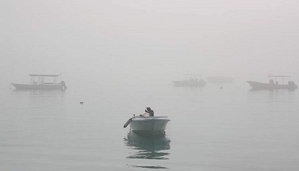 آسمان هرمزگان صاف همراه با مه صبحگاهی در جزایر