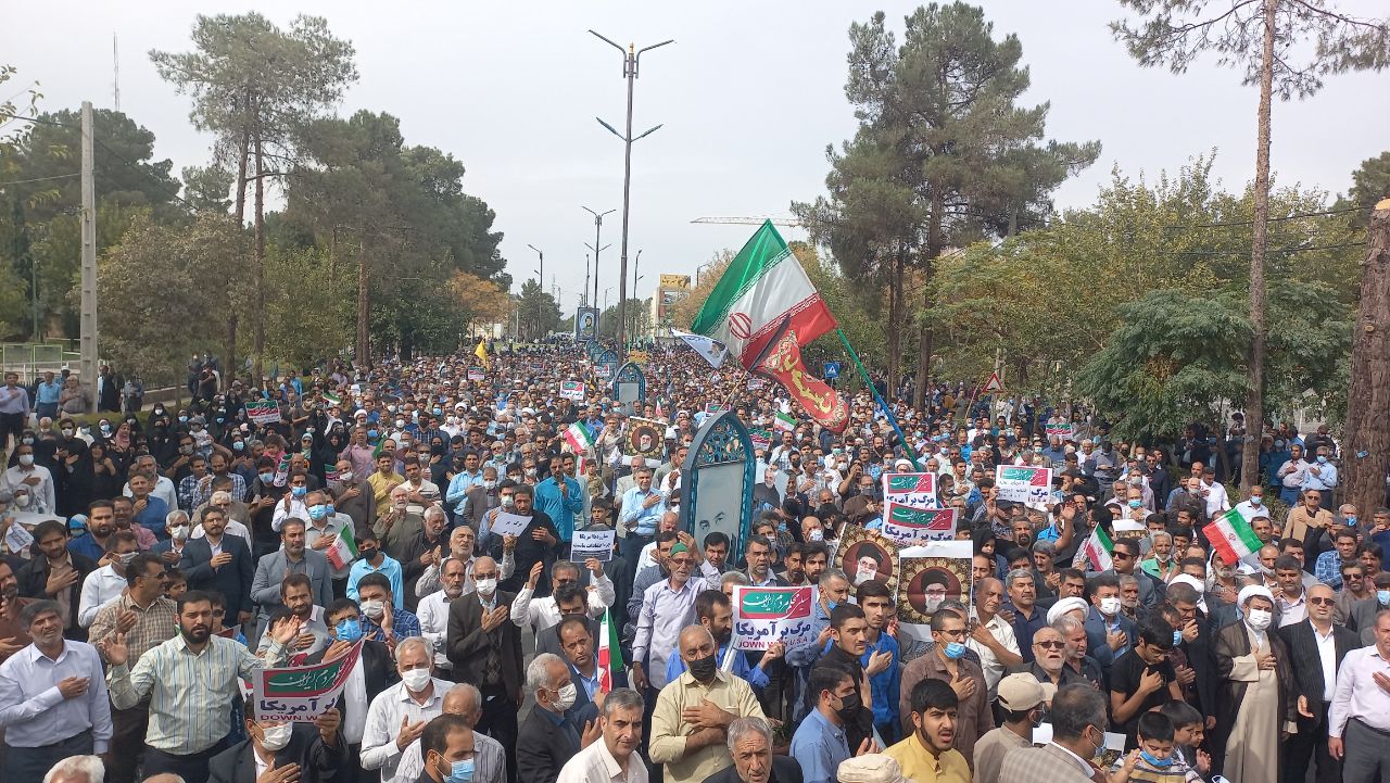راهپیمایی فراگیر مردم کرمان در محکومیت حادثه تروریستی شاهچراغ شیراز