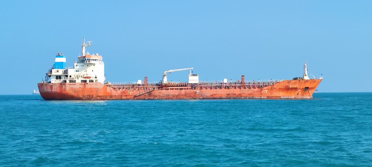 کشف بیش از ۱۱ میلیون لیتر سوخت قاچاق در خلیج فارس
