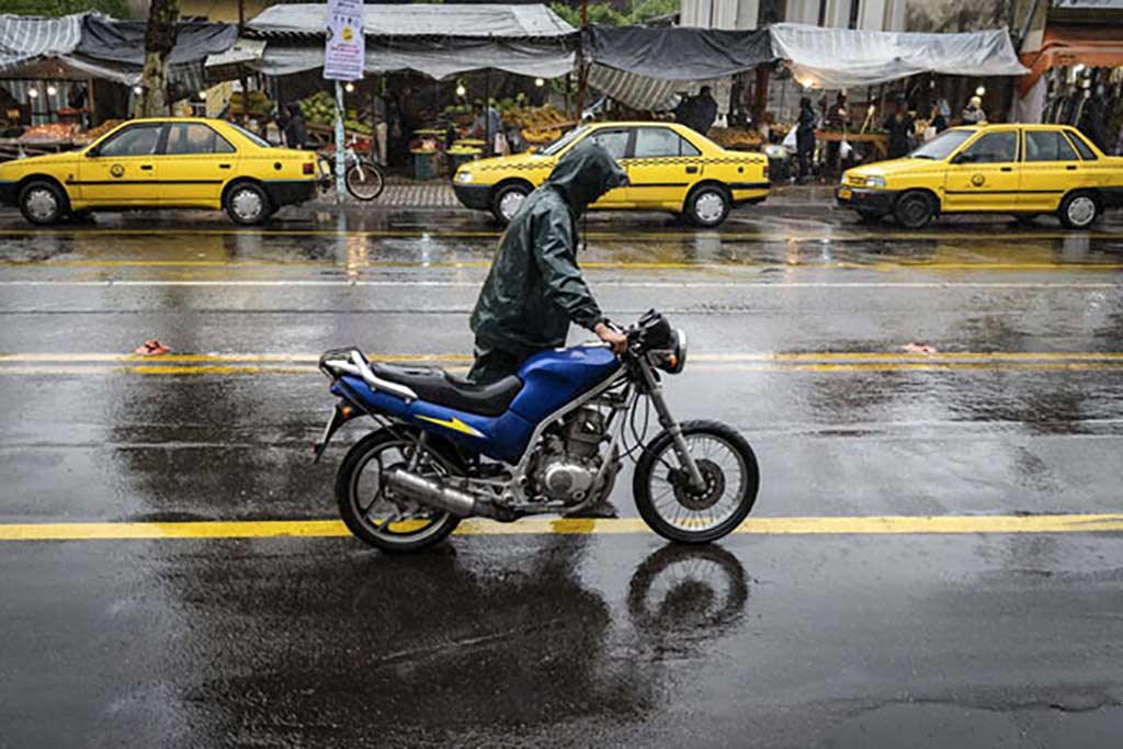 توصیه پلیس راهور فاتب به راکبین موتورسیکلت در  روزهای  بارانی