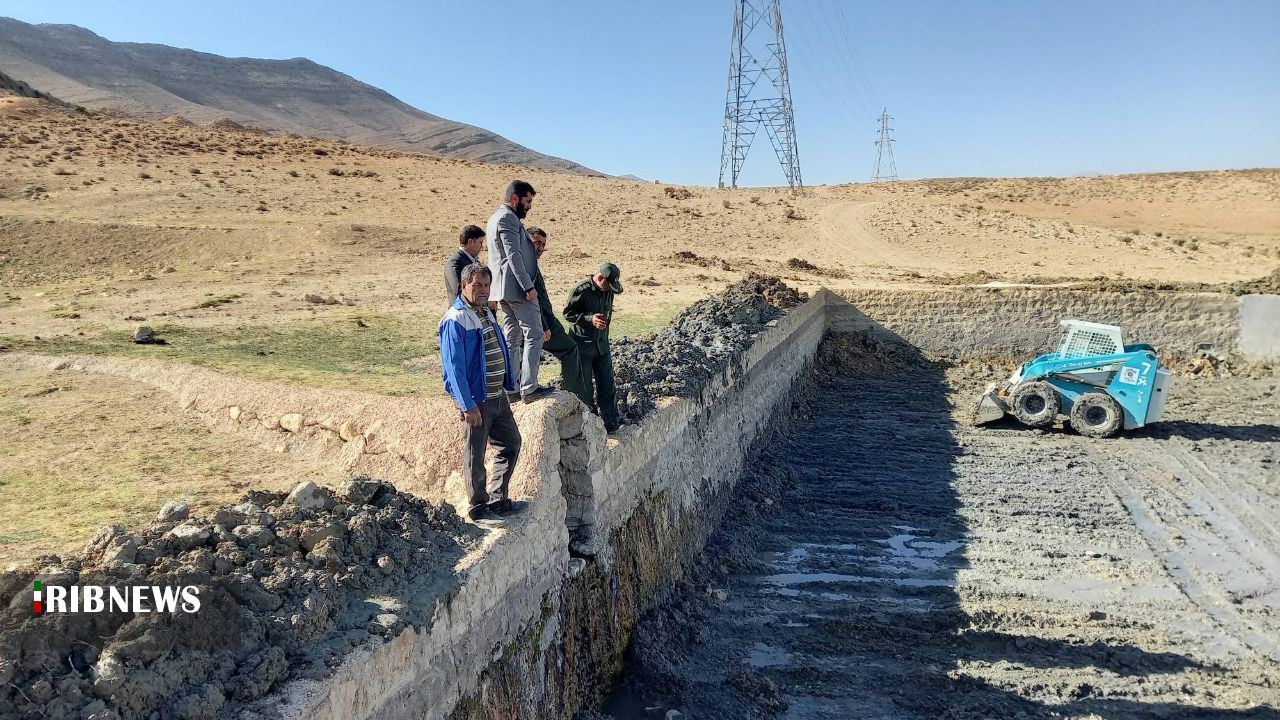 مرمت و بازسازی یک رشته قنات در روستای برکه بیضا