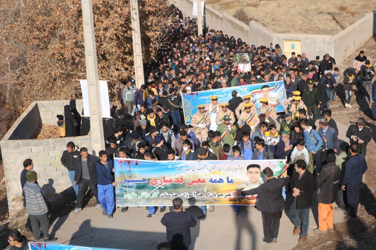 تشییع پیکر شهید مرزبانی در  زادگاهش شهر خور شهرستان زبرخان