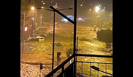بارش شدید باران و جاری شدن سیل، زندگی در آنتالیا‌ی ترکیه را فلج کرد.