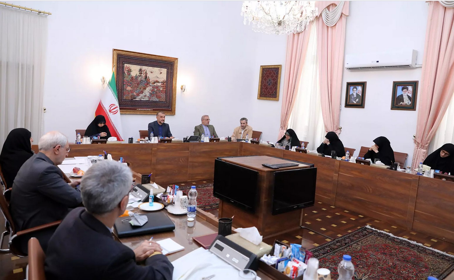 نشست وزیر امور خارجه با دبیر ستاد حقوق بشر و جمعی از مقام‎های حقوق بشری
