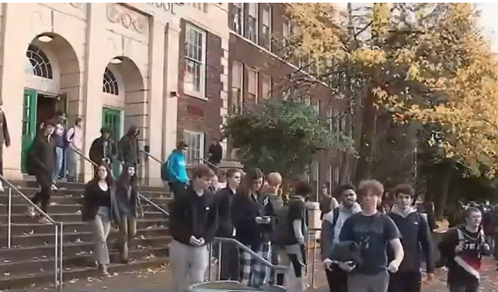 تیراندازی به سمت دانش آموزان مقابل دبیرستان کلیولند آمریکا