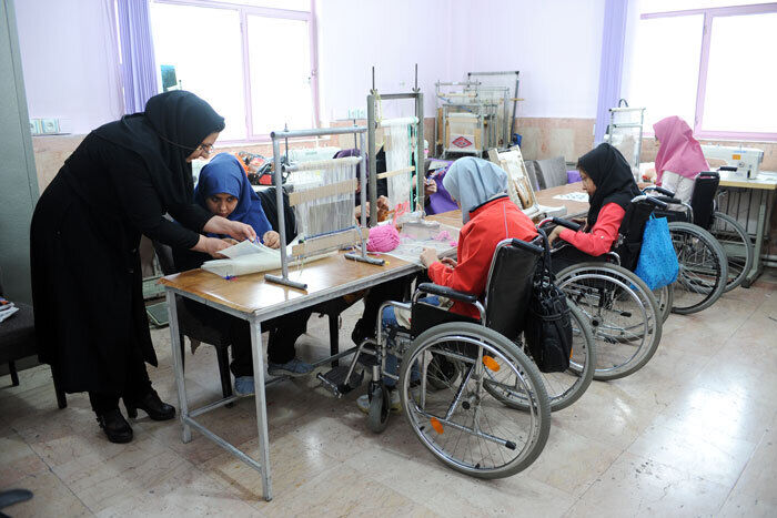 پرداخت تسهیلات اشتغال به معلولان خوزستان