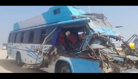 تصادف دو اتوبوس در پاکستان با ۳۱ کشته و زخمی