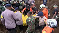 نجات پسربچه ۶ ساله، ۲ روز پس از زمین لرزه اندونزی